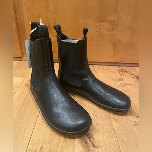 Groundies Camden boots in black leather, NWT